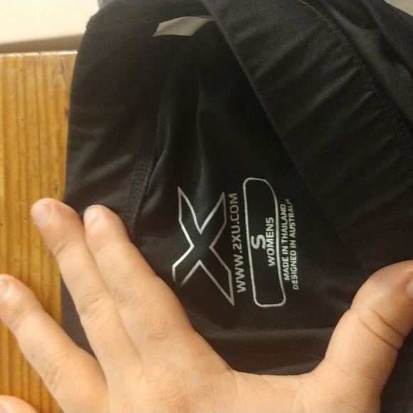 2XU RUNNING CROPPED LEGGINGS - Picture 2 of 2